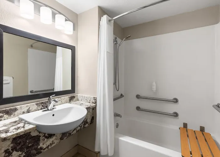 Days Inn By Wyndham Charleston Wv