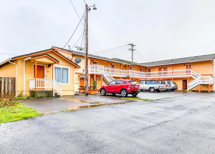 Sea Treasures Inn #104
