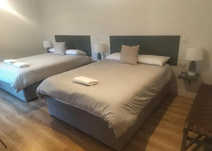 Cedar Lodge Woodford 
