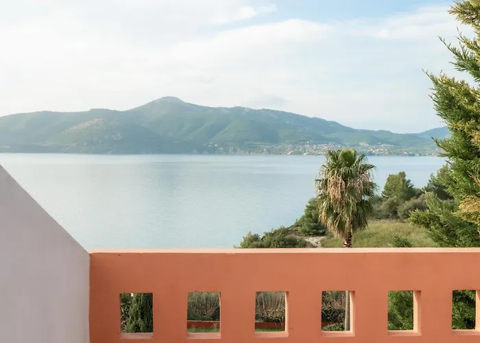 Hotels in Paleros