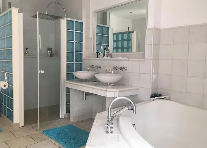 Schoenste Lage Am Rhein In Unmittelbarer Stadtnaehe, B & B Keulen