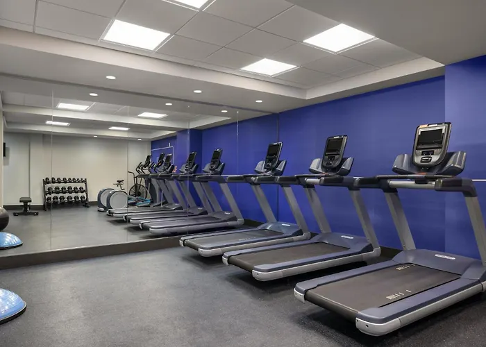 Holiday Inn Express & Suites Phoenix - Midtown, An Ihg Hotel