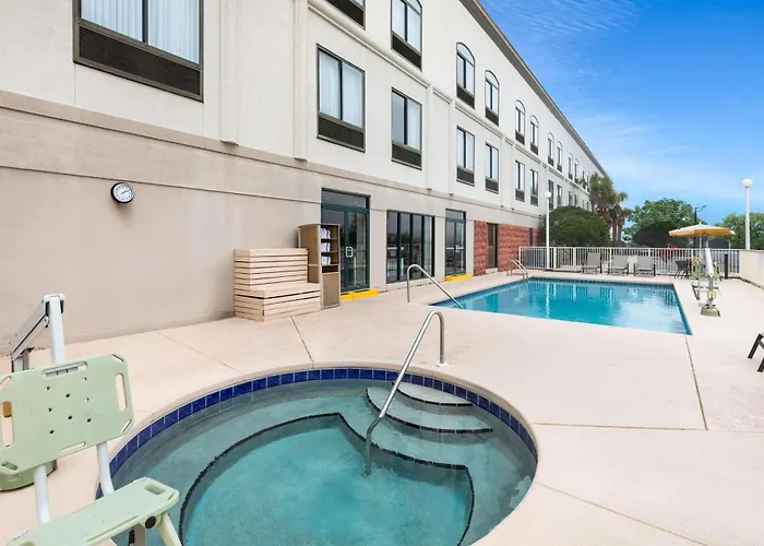 Wingate By Wyndham Destin Hotel