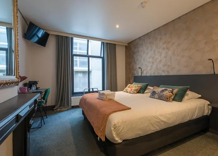 The Saints Sutor Hotel Breda