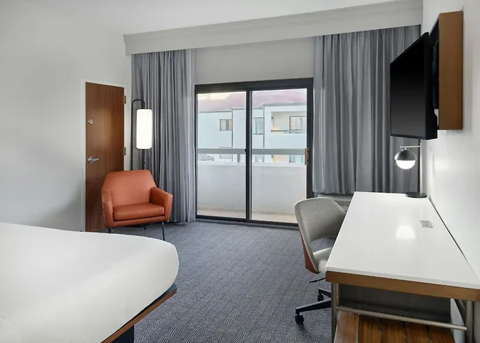 Courtyard By Marriott Huntsville University Drive