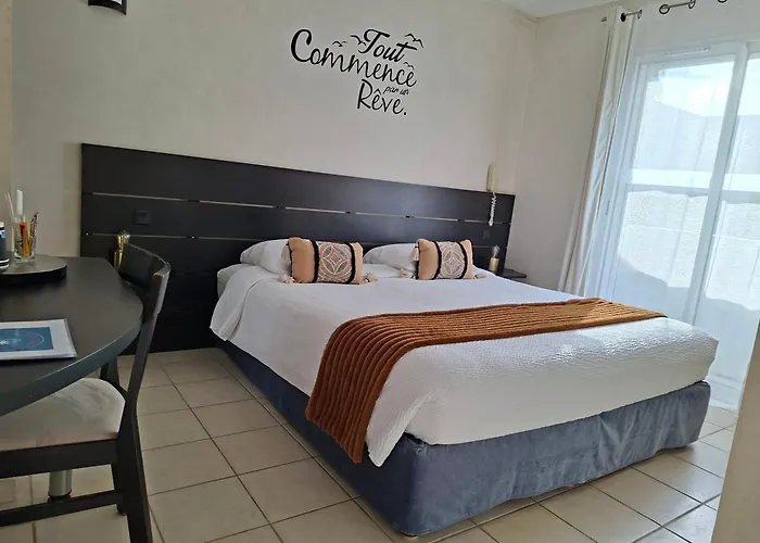Sanary-sur-Mer Hotels