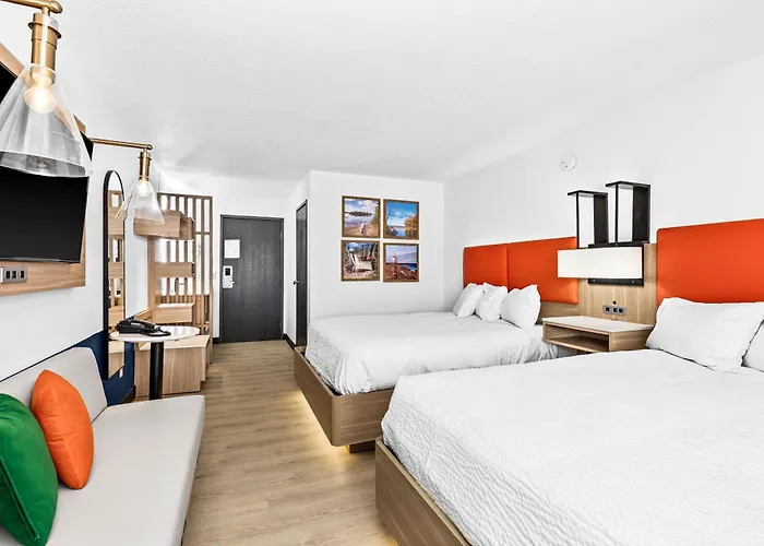 Superior & Sage Hotel