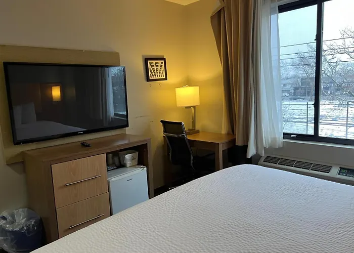 Days Inn By Wyndham Brooklyn Marine Park