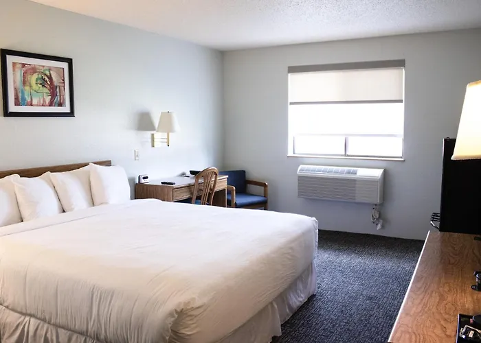 Long Prairie Hotels