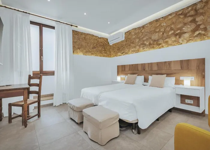Hoteles en Binibona