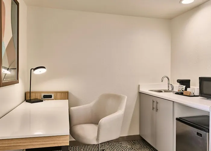 Peoria Hotels