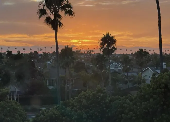 Holiday Inn Express & Suites Carlsbad Beach By Ihg