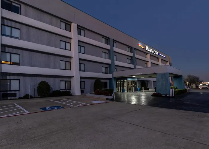 Baymont By Wyndham Arlington At Six Flags Dr Hotel