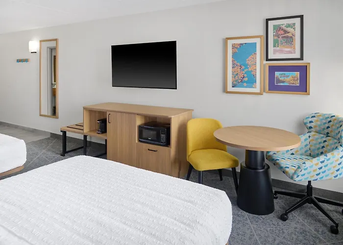 Carol Stream Hotels