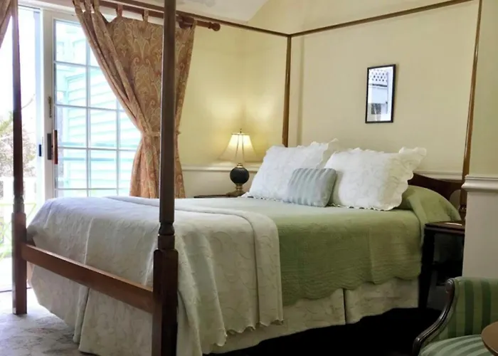 Queen Anne Inn Chatham