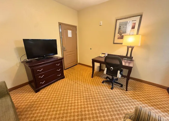 Pineville Hotels