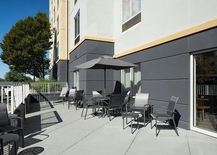 Fairfield Inn & Suites By Marriott Newark Liberty International Airport