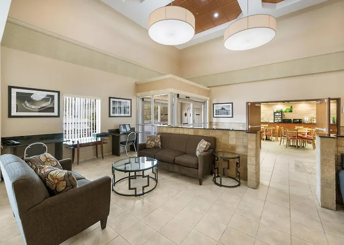 Quality Inn & Suites Fishkill South Near I-84