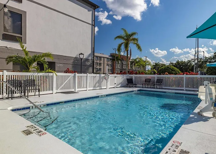 Lakeland Hotels