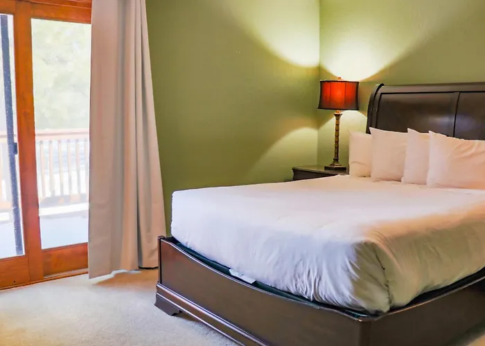 Deerwood Hotels