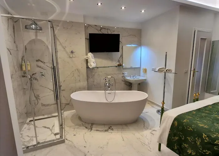 Hotel Eveline 2 - Piscina Privata O Jacuzzi à San Remo