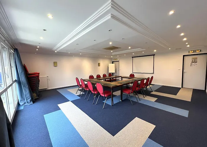 Pacy-sur-Eure Hotels