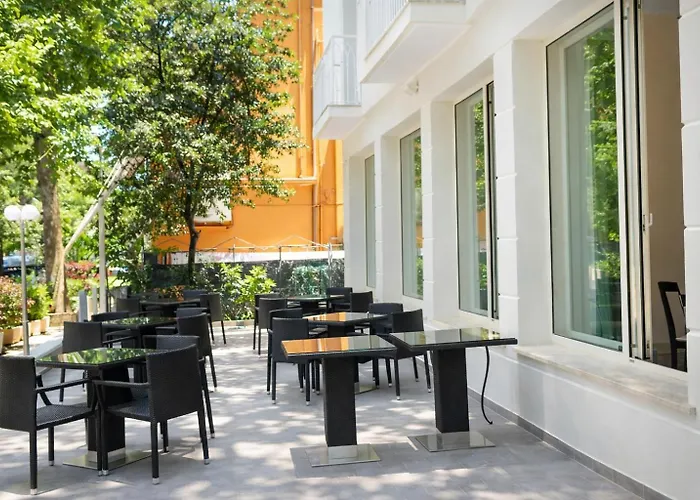 Hotel Favorita Easy Stay B&B Cesenatico