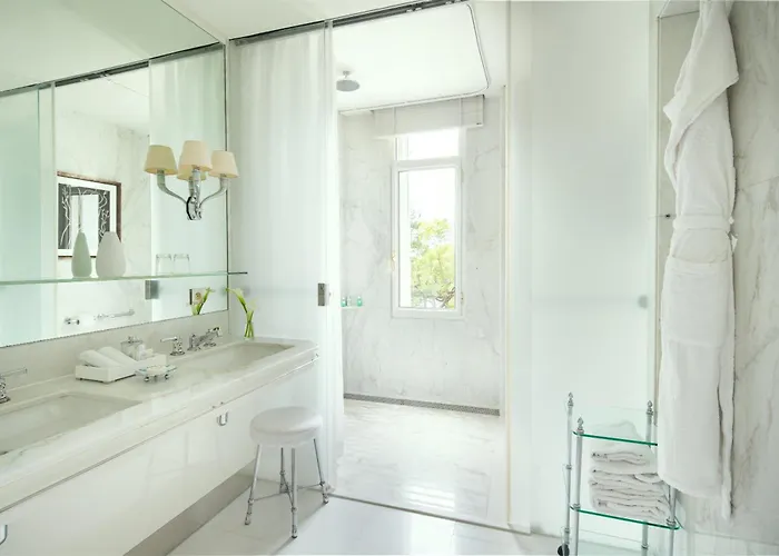 Saint-Jean-Cap-Ferrat Hotels