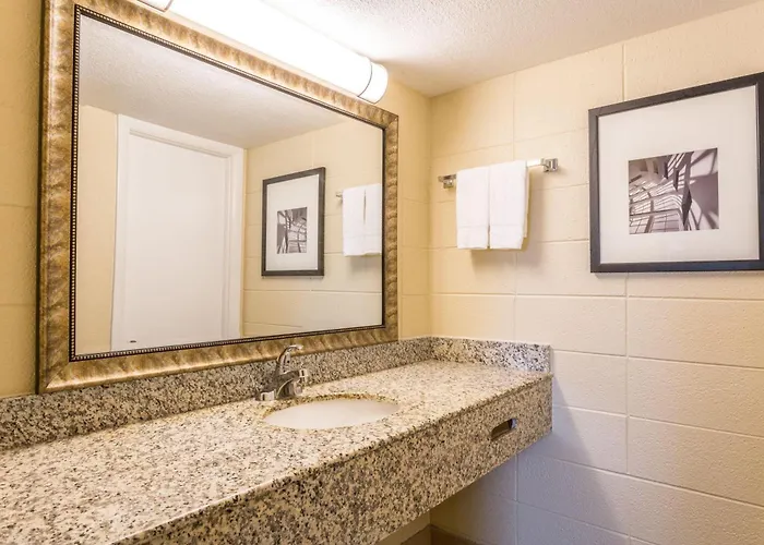 Howard Johnson By Wyndham Virginia Beach At The Beach