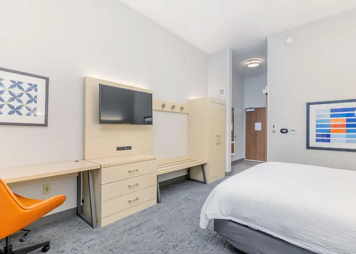 Holiday Inn Express & Suites - Medford By Ihg