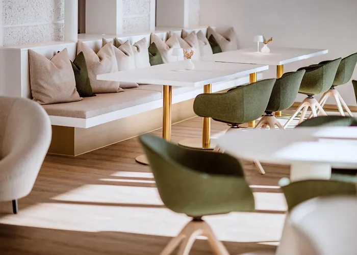 Crystls Aparthotel