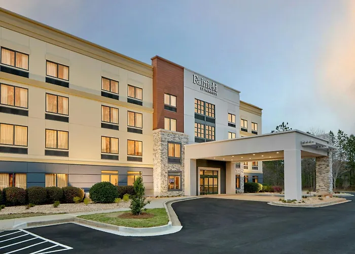 LaGrange Hotels With Pool