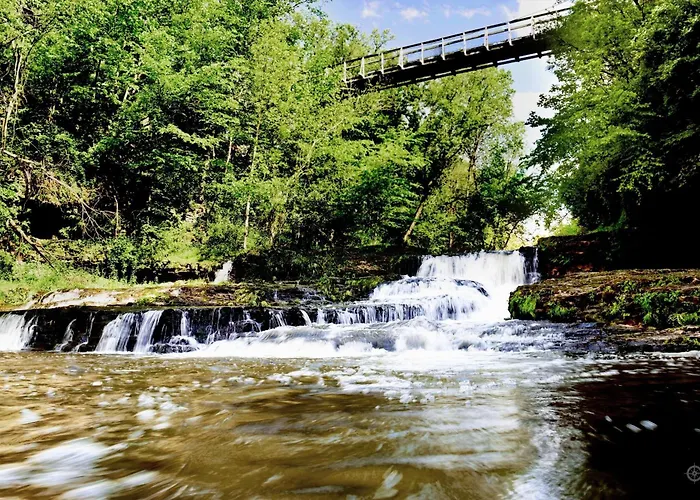 River Falls Hotels