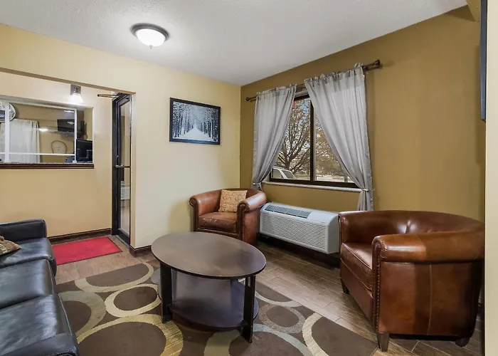 Econo Lodge Inn & Suites Yankton