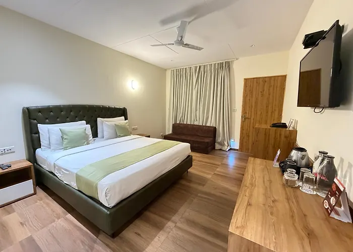 Daman Hotels