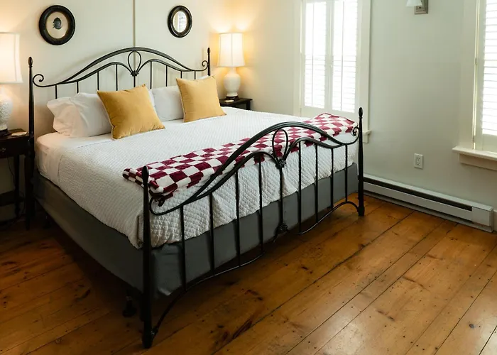 Charlestown Hotels