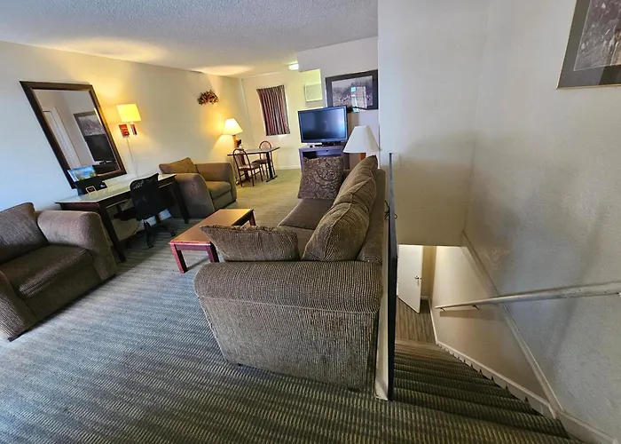 Merrimac Inn & Suites