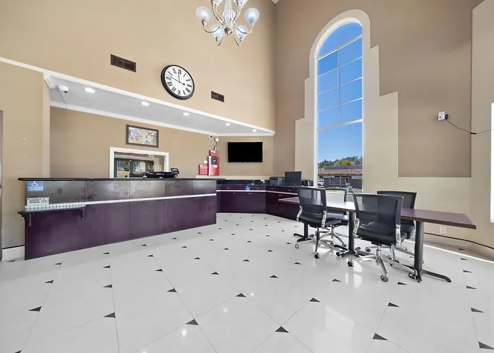 Fallbrook Hotels