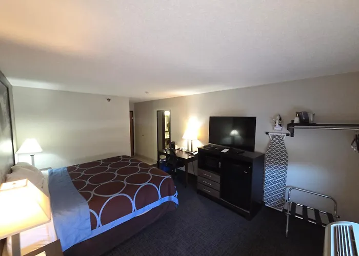Super 8 By Wyndham Elkins