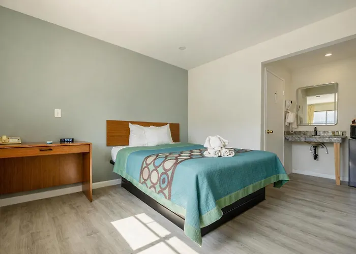 Super 8 By Wyndham Barstow Hotel