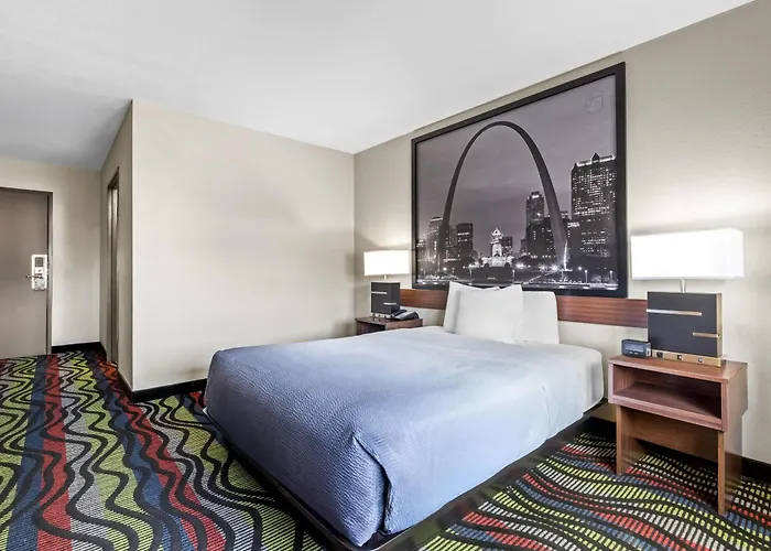 Farmington Hotels