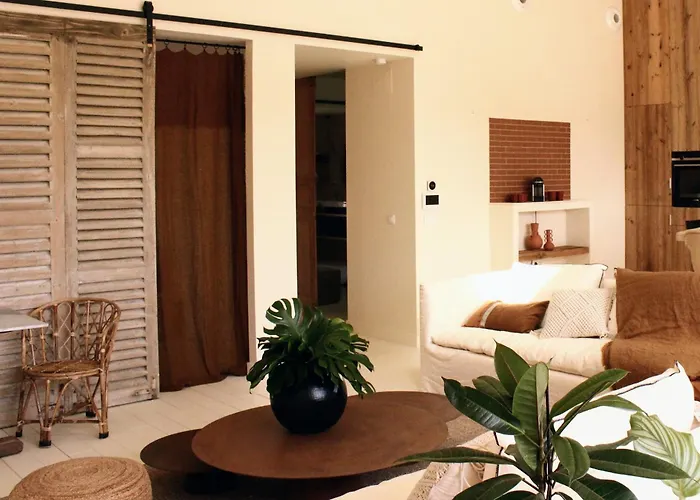 Le 19-21 - Un amour d'hotel Leucate