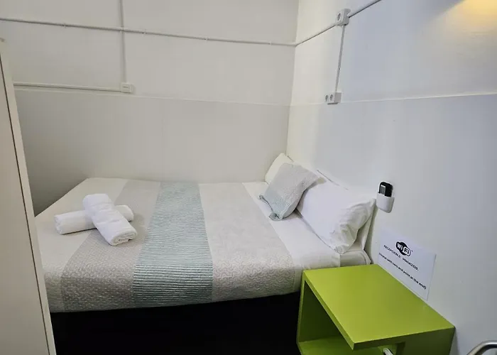 Central And Basic Universitat For Young Hostel Barcelone