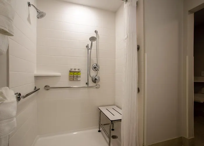 Holiday Inn Express & Suites - Deland South By Ihg