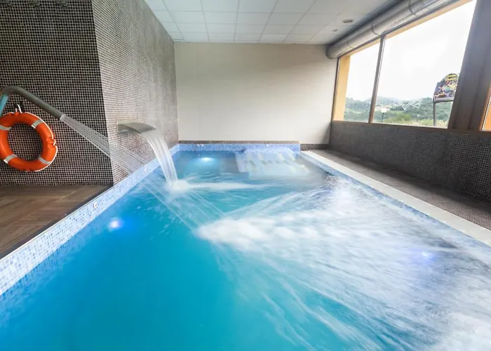 Hoteles en Mestas De Con
