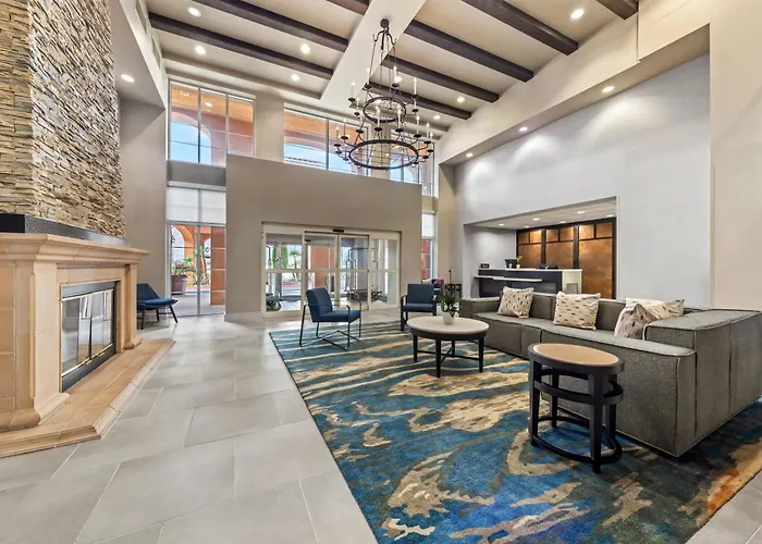 La Quinta Hotels With Pool