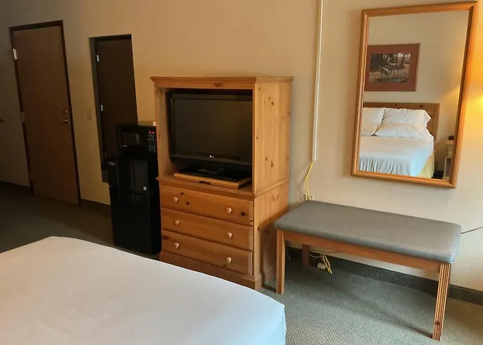 Pellston Hotels