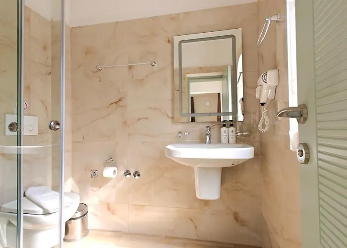 Sarande Hotels