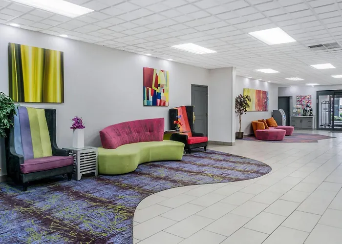 Quality Inn & Suites Banquet Center Livonia