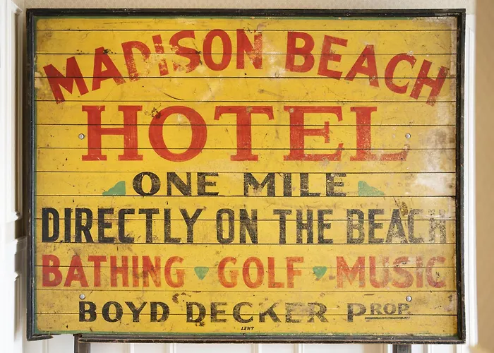 Madison Beach Hotel, Curio Collection By Hilton